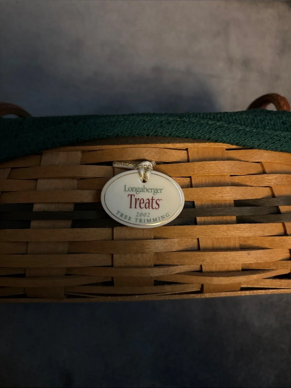 Longaberger 2002 treats tree trimming basket